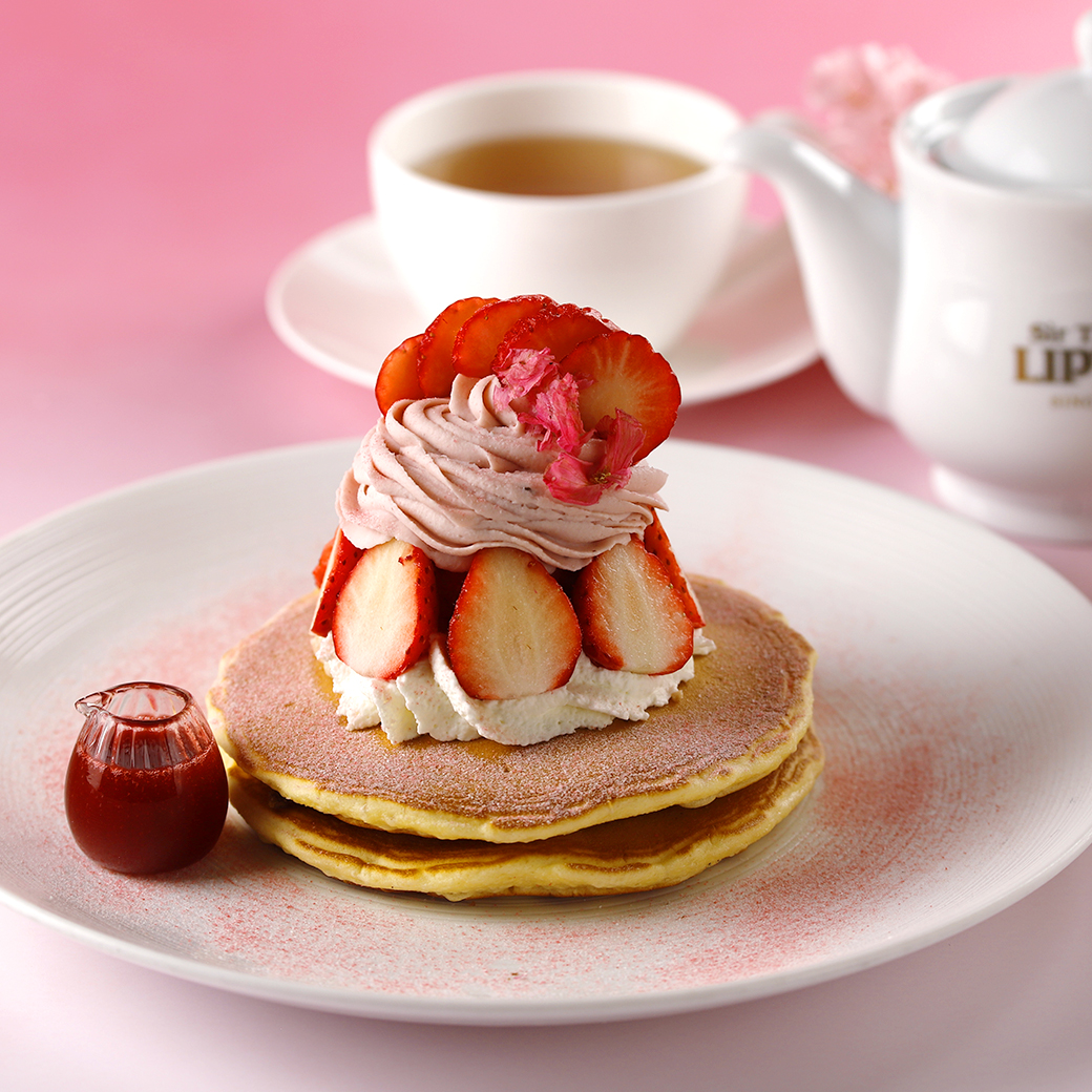 苺とさくらのパンケーキ
