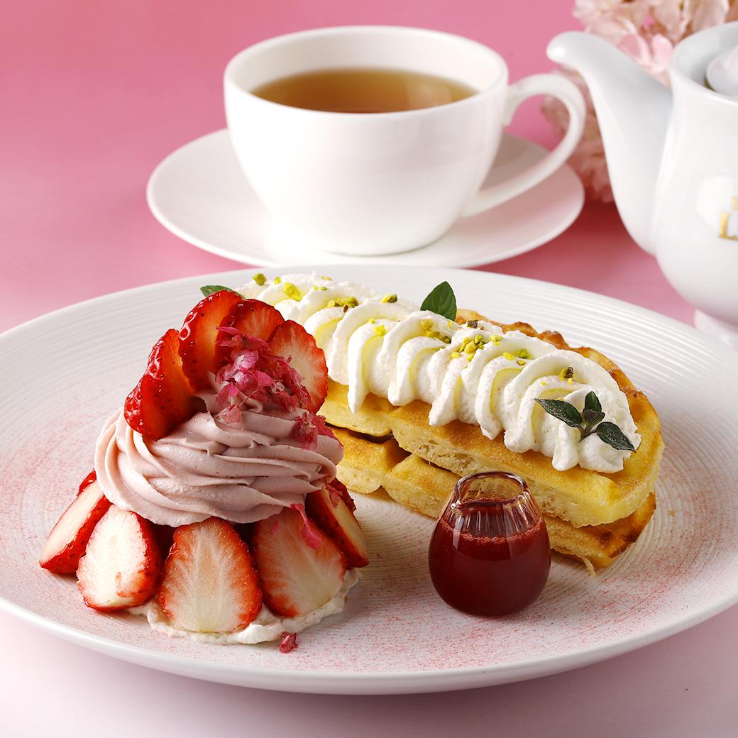 苺とさくらのワッフル