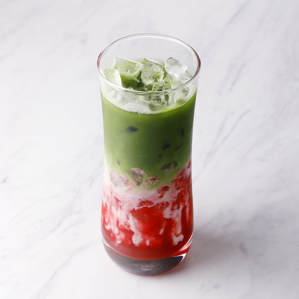 宇治抹茶とベリーのアイスラテ